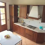 Nell'antica Torre Di Fronte A Appartamento *
