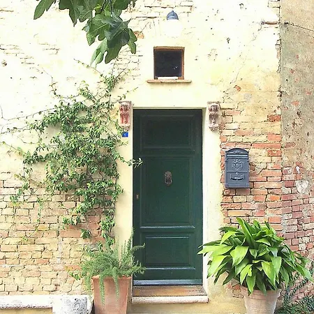Nell'antica Torre Di Fronte A Apartment Siena