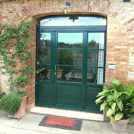 Nell'antica Torre Di Fronte A Апартаменты *