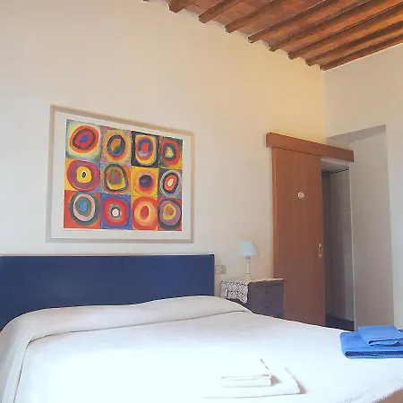 Apartamento Nell'antica Torre Di Fronte A *