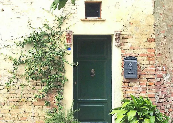 Nell'antica Torre Di Fronte A Apartman Siena