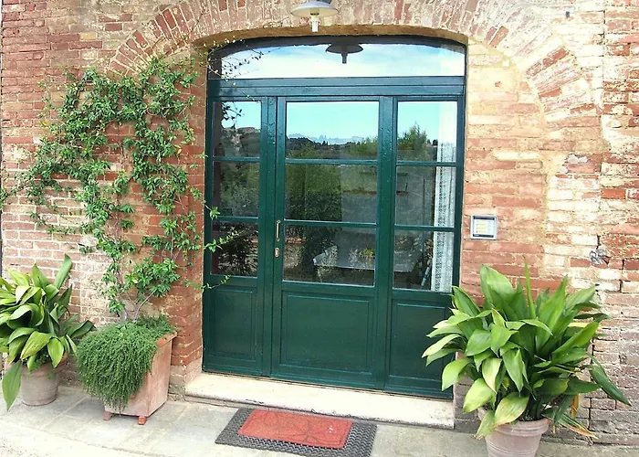 Nell'antica Torre Di Fronte A Apartman *