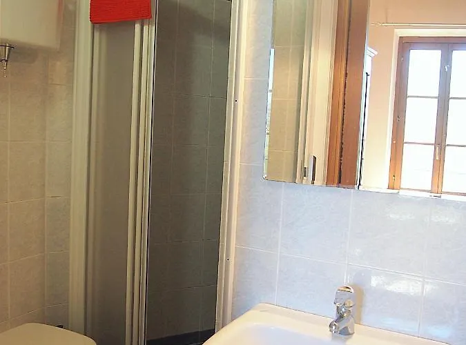 Nell'antica Torre Di Fronte A * سيينا